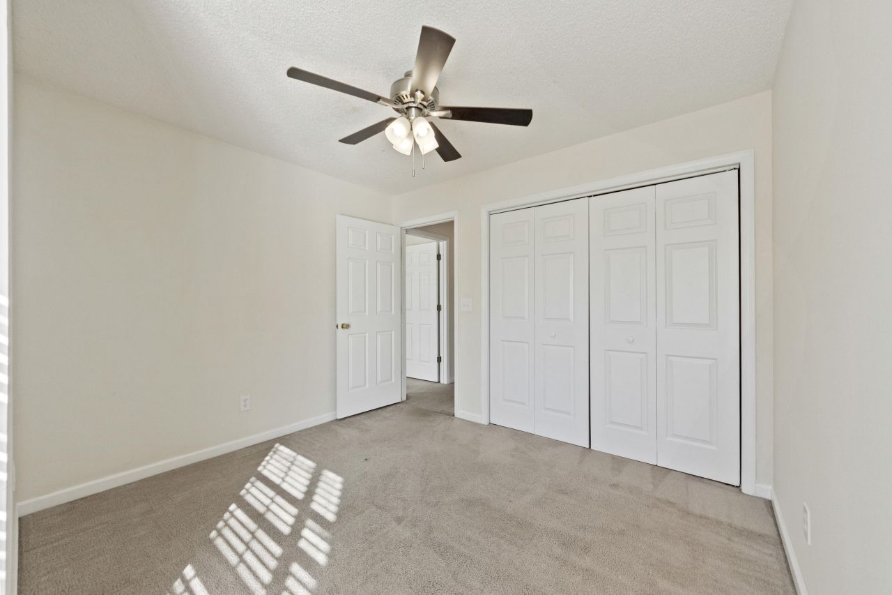 110 Bristol Lane Photo 32