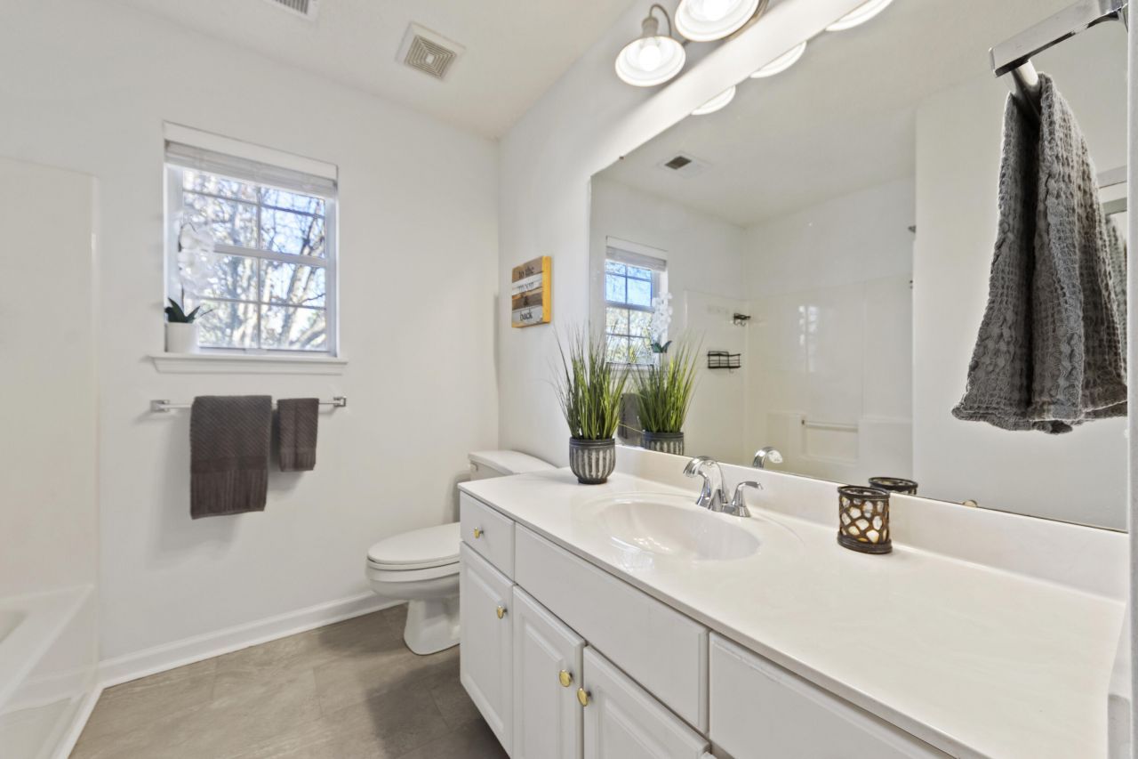 110 Bristol Lane Photo 33