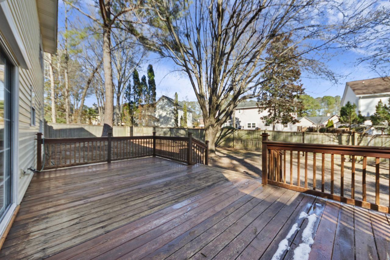 110 Bristol Lane Photo 37