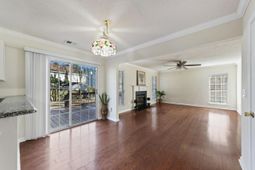 110 Bristol Lane photo 4