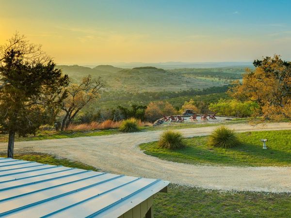 281 Kloster LN, Blanco, TX 78606