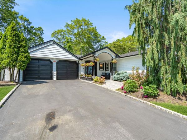 11 Gallatin Drive , Dix Hills, NY 11746