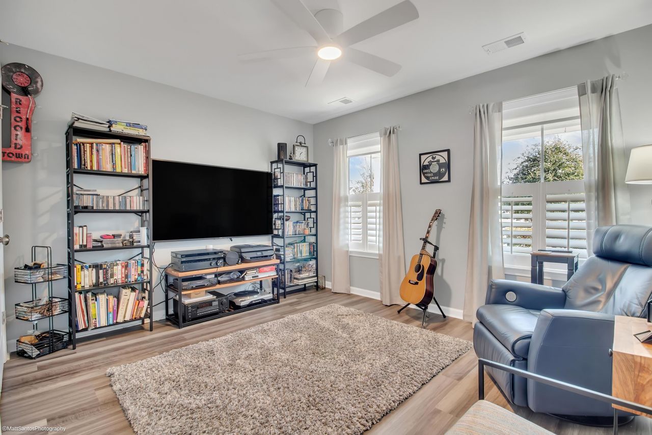 4001 On Deck Circle Photo 25