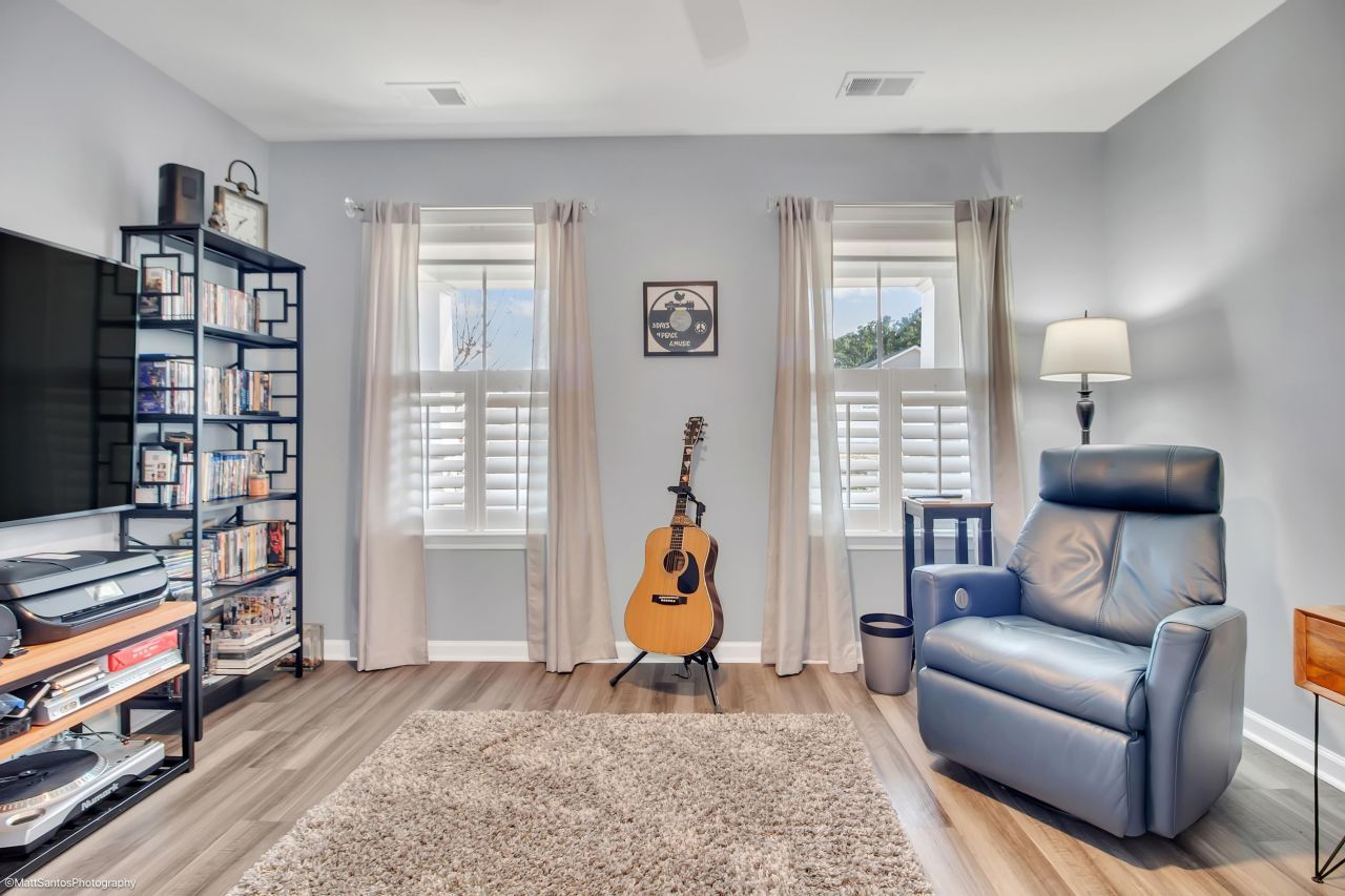 4001 On Deck Circle Photo 27