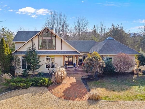 379 CEDAR MEADOW DR, NELLYSFORD, VA 22958