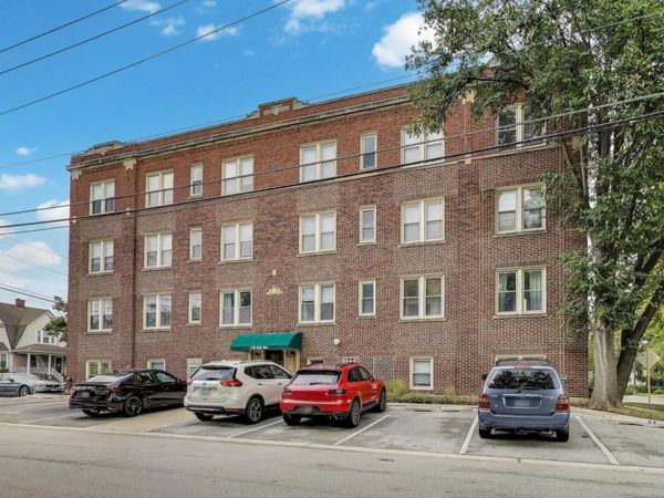 1 W OAK Avenue, Unit C1, La Grange Park, IL 60526