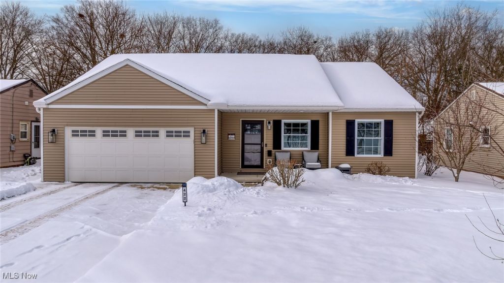 422 Crestview Avenue, Akron, OH 44320 Main Photo