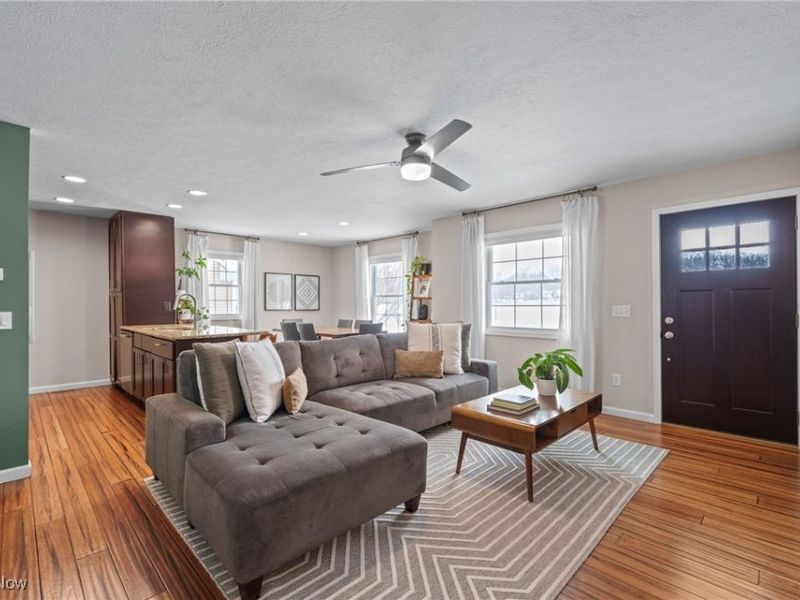 422 Crestview Avenue, Akron, OH 44320 Photo 4