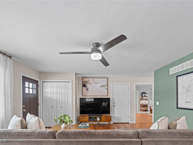 422 Crestview Avenue, Akron, OH 44320 Photo 9