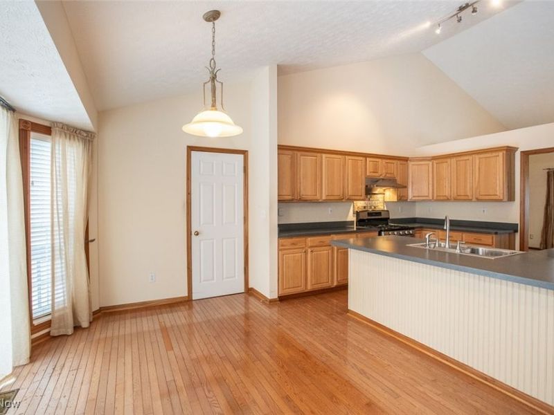 652 Marsh Way, Brunswick, OH 44212 Photo 5