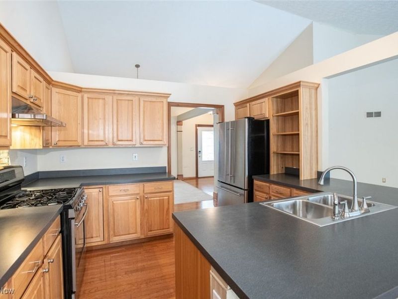 652 Marsh Way, Brunswick, OH 44212 Photo 6