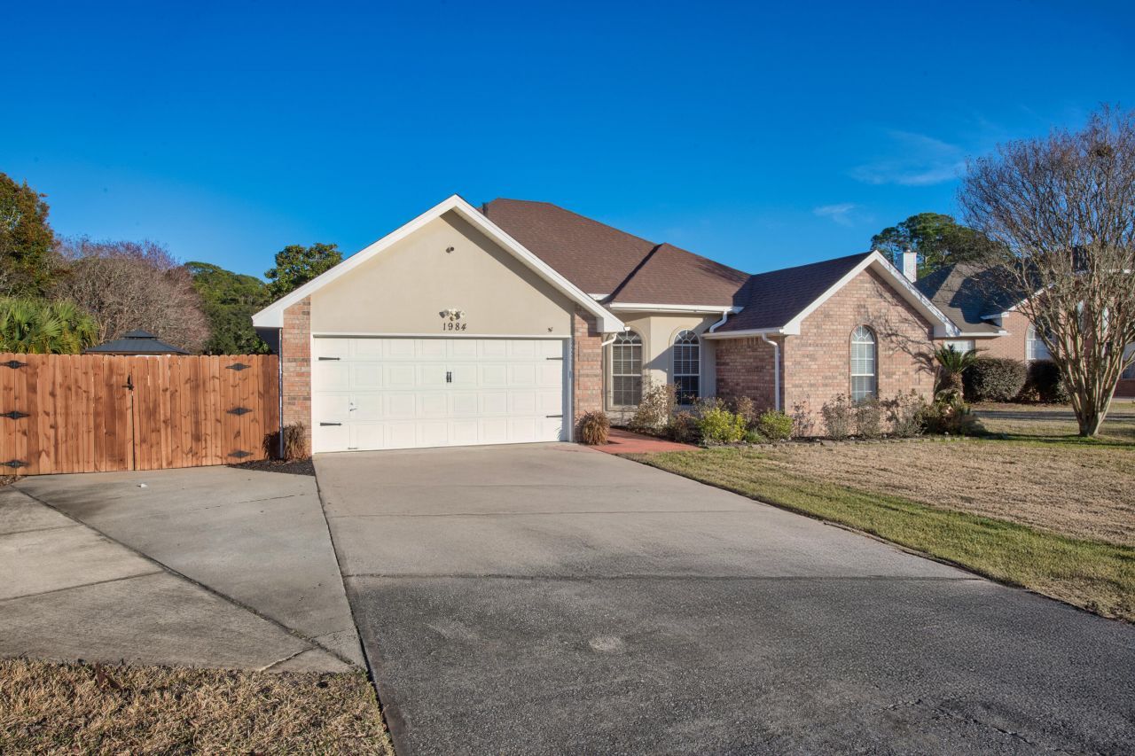 1984 Pine Ranch Drive, Navarre, FL 32566 Main Photo