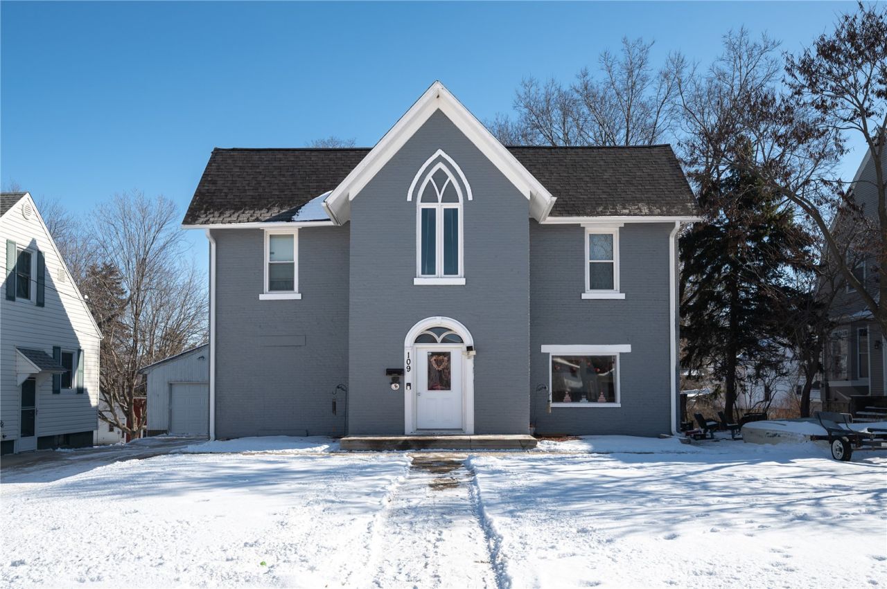 109 S Booth Street, Anamosa, IA 52205 Main Photo
