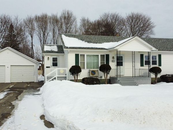 9 Grove Street, East Millinocket, ME 04430
