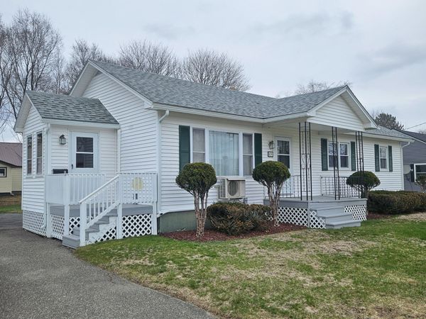 9 Grove Street, East Millinocket, ME 04430