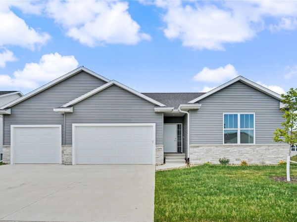 1359 Cedar Springs Dr, Marion, IA 52302