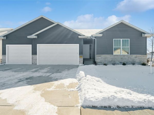 1359 Cedar Springs Dr, Marion, IA 52302