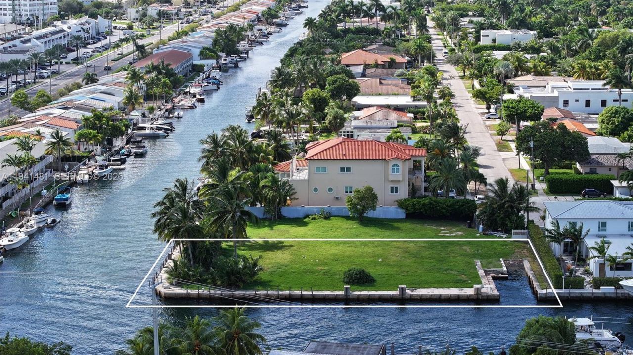 2210 NE 124th St , North Miami, FL 33181 Photo