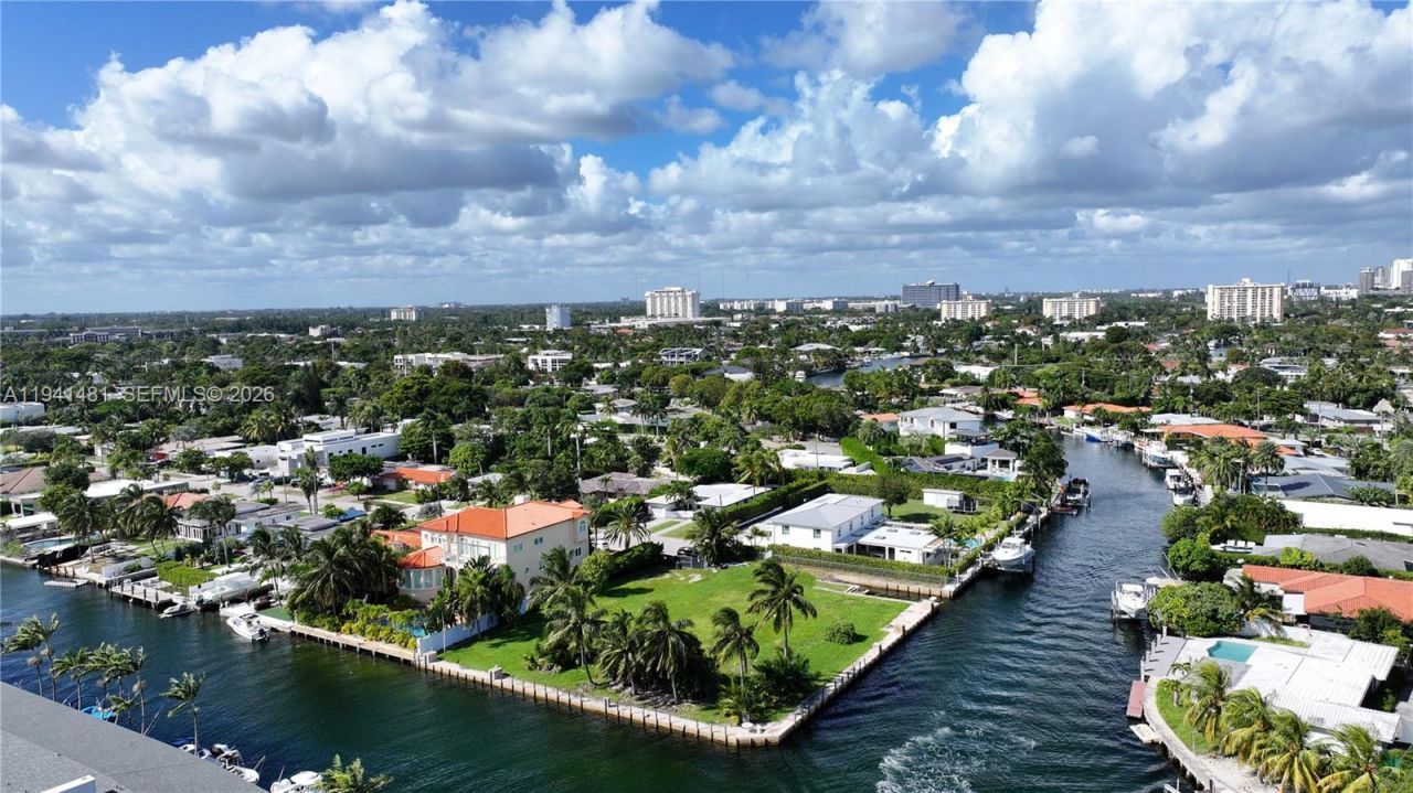 2210 NE 124th St , North Miami, FL 33181 Photo