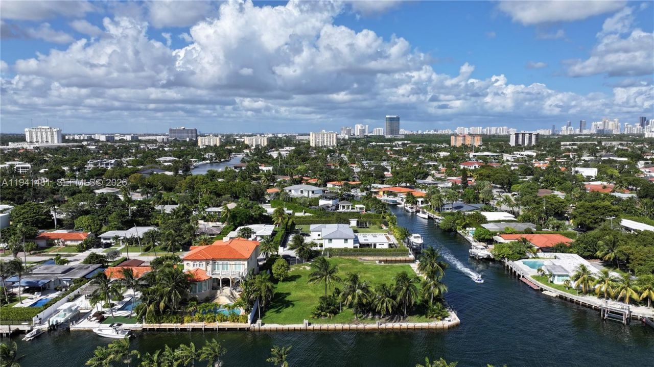 2210 NE 124th St , North Miami, FL 33181 Photo