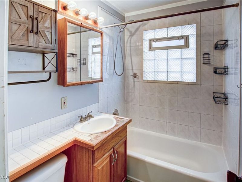 6815 Middlebrook Boulevard, Middleburg Heights, OH 44130 Photo 15