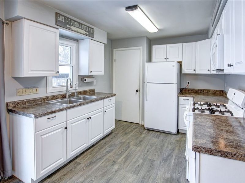 6815 Middlebrook Boulevard, Middleburg Heights, OH 44130 Photo 3