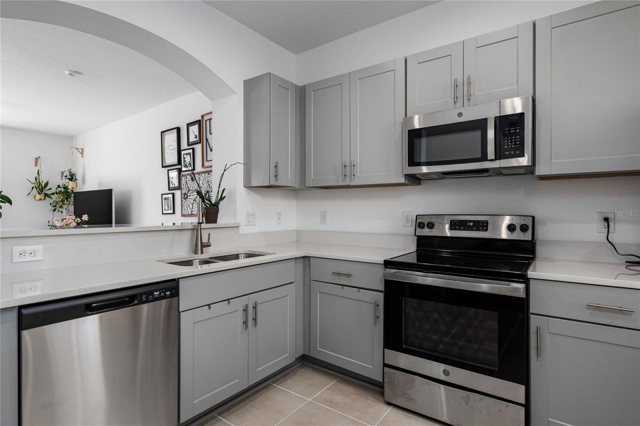 6217 Fairmont Lane, Palmetto, FL 34221 Photo