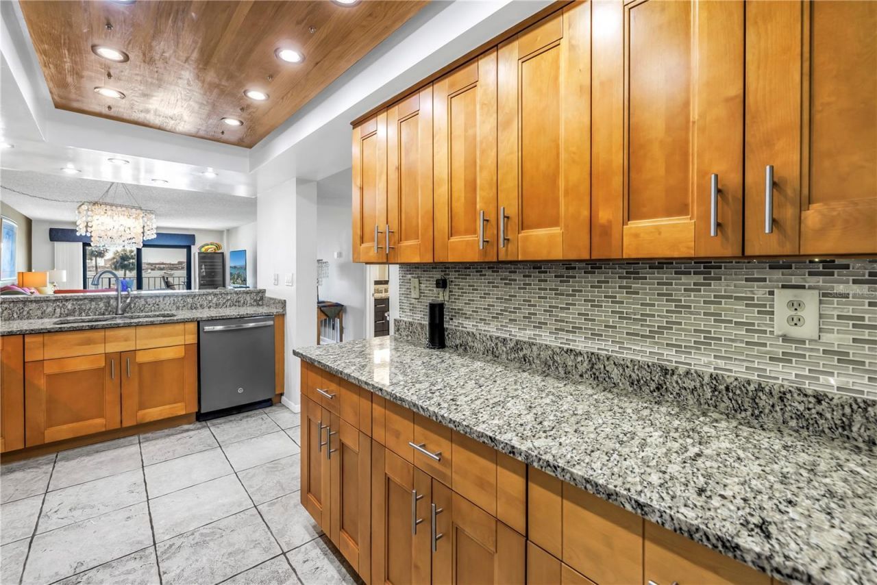 650 Island Way, Unit 204, Clearwater Beach, FL 33767 Photo