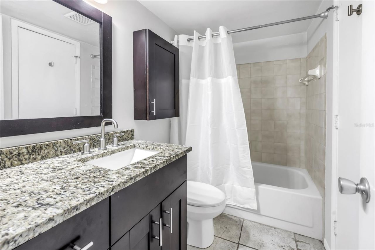 650 Island Way, Unit 204, Clearwater Beach, FL 33767 Photo