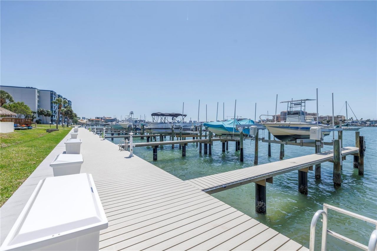 650 Island Way, Unit 204, Clearwater Beach, FL 33767 Photo
