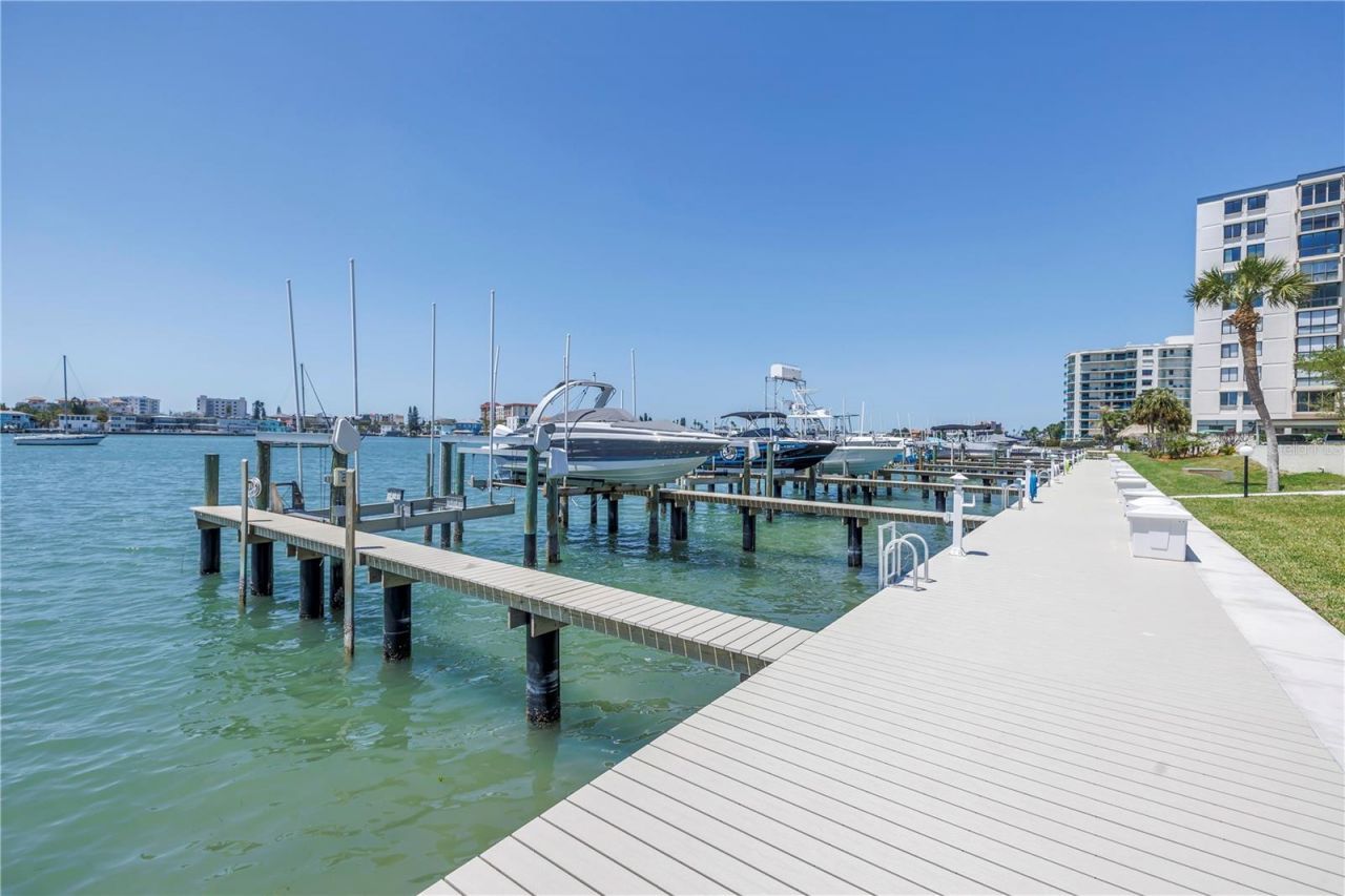 650 Island Way, Unit 204, Clearwater Beach, FL 33767 Photo