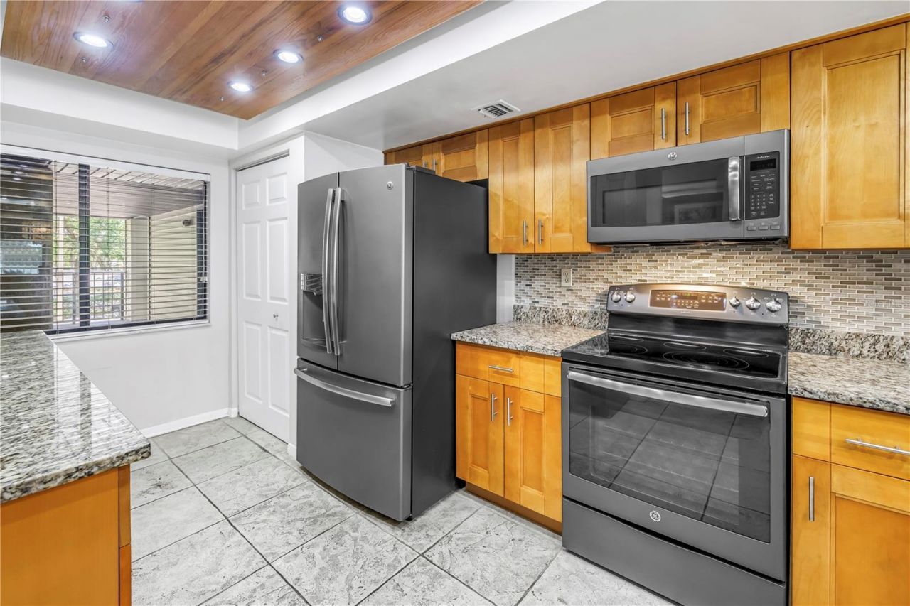 650 Island Way, Unit 204, Clearwater Beach, FL 33767 Photo