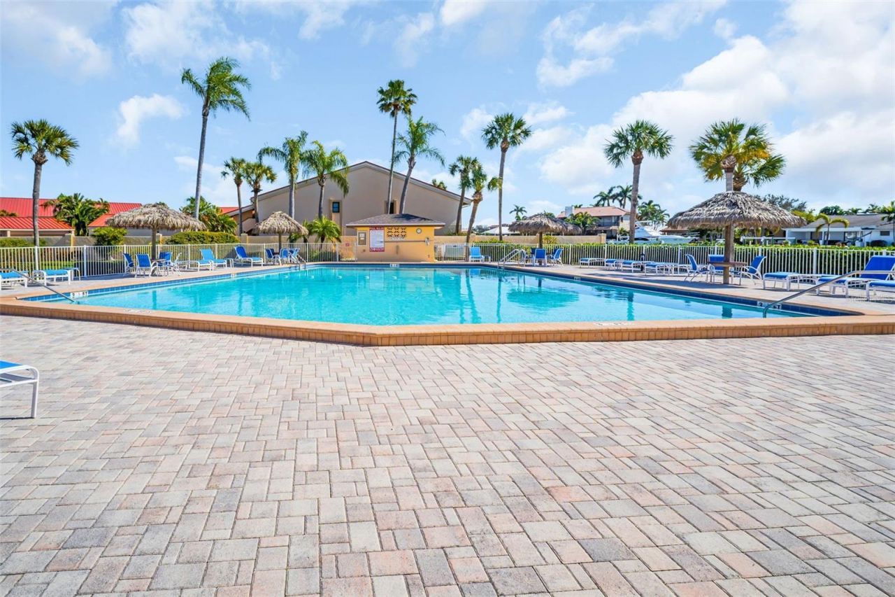 4900 Brittany Drive S, Unit 1405, Saint Petersburg, FL 33715 Photo