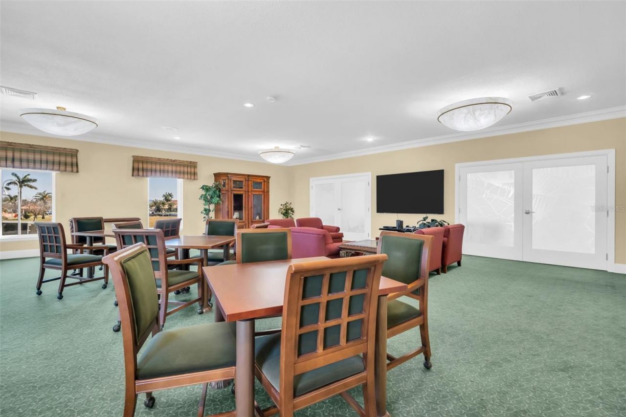 4900 Brittany Drive S, Unit 1405, Saint Petersburg, FL 33715 Photo