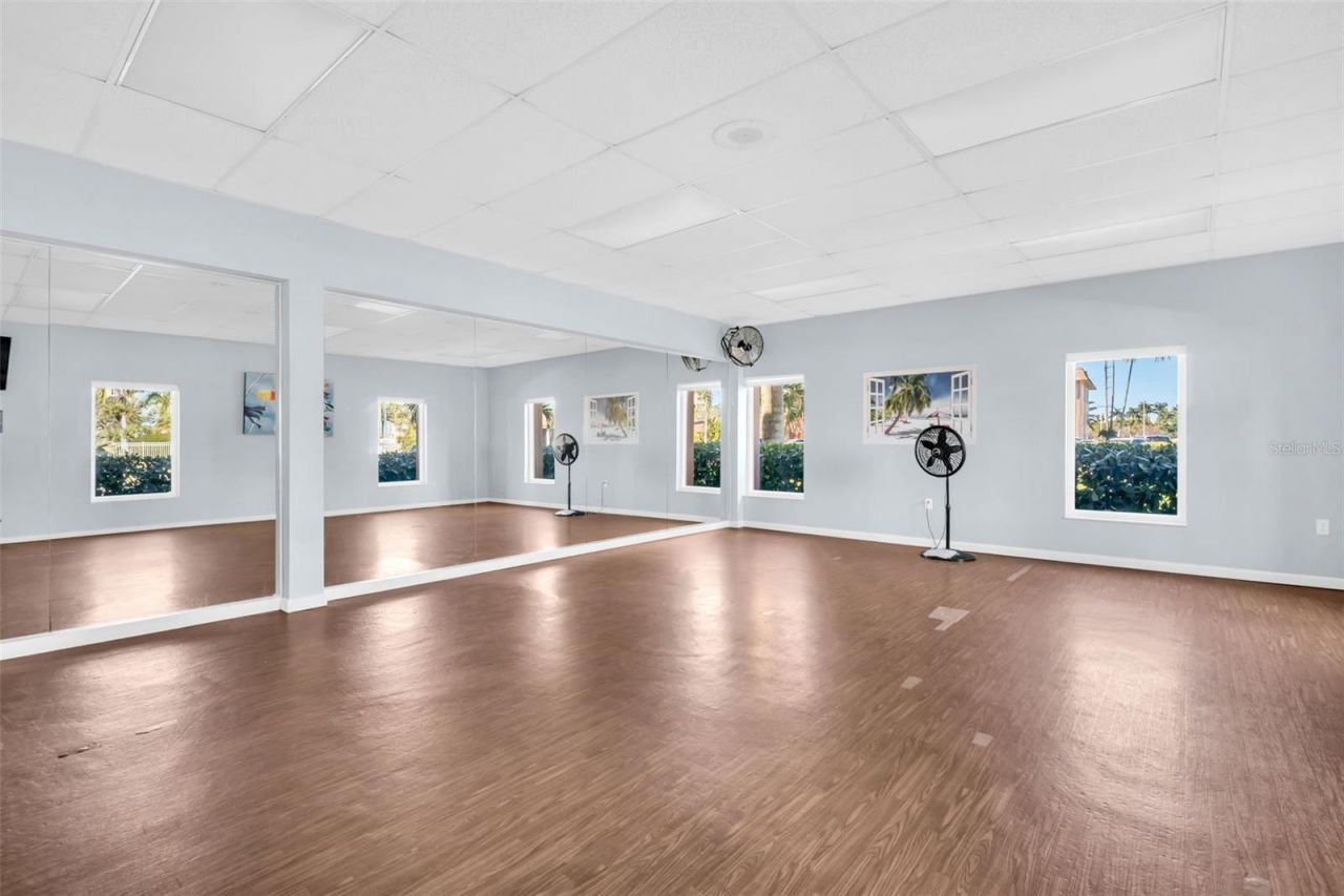 4900 Brittany Drive S, Unit 1405, Saint Petersburg, FL 33715 Photo