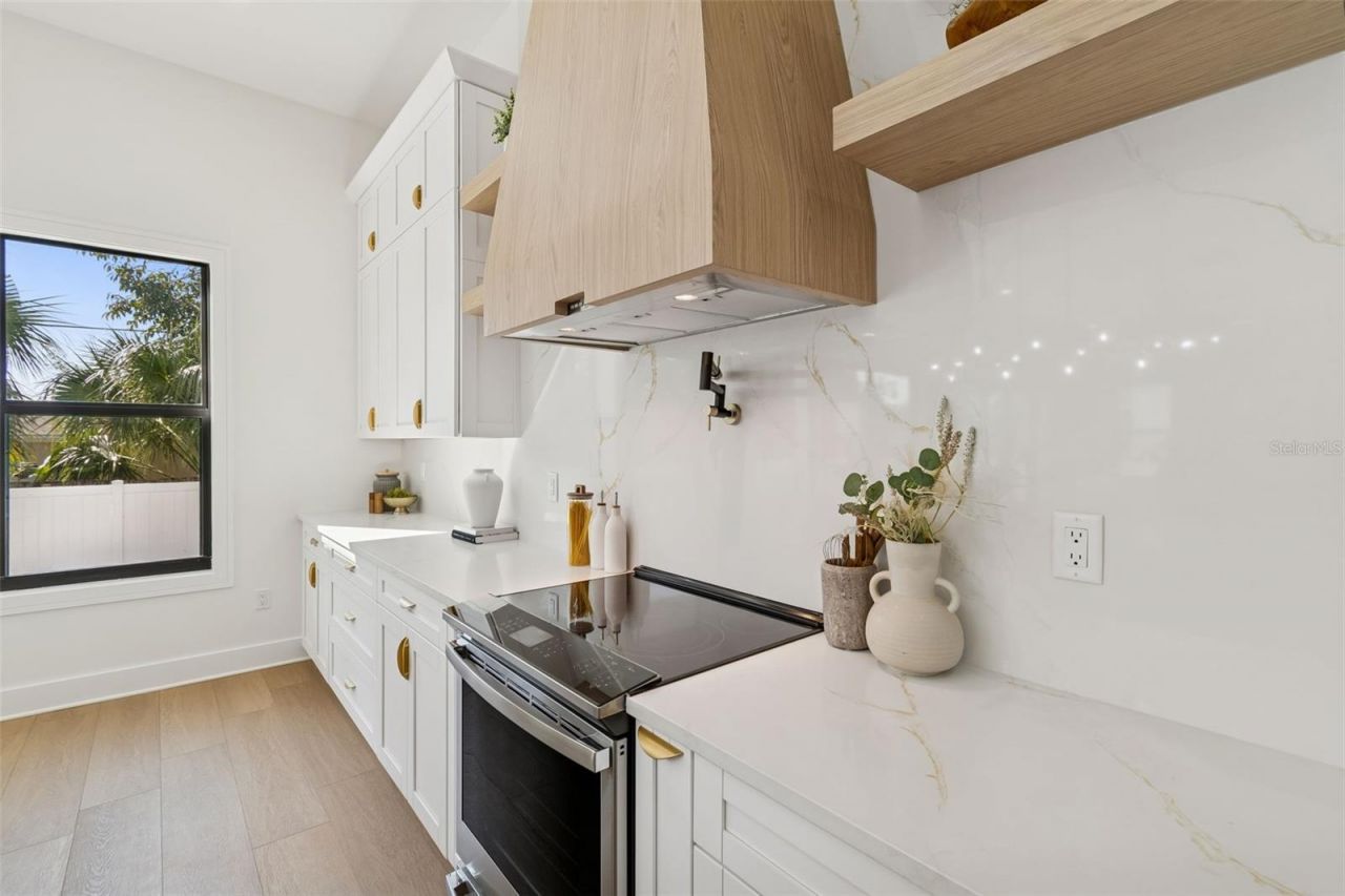 4714 W Leila Avenue, Tampa, FL 33616 Photo