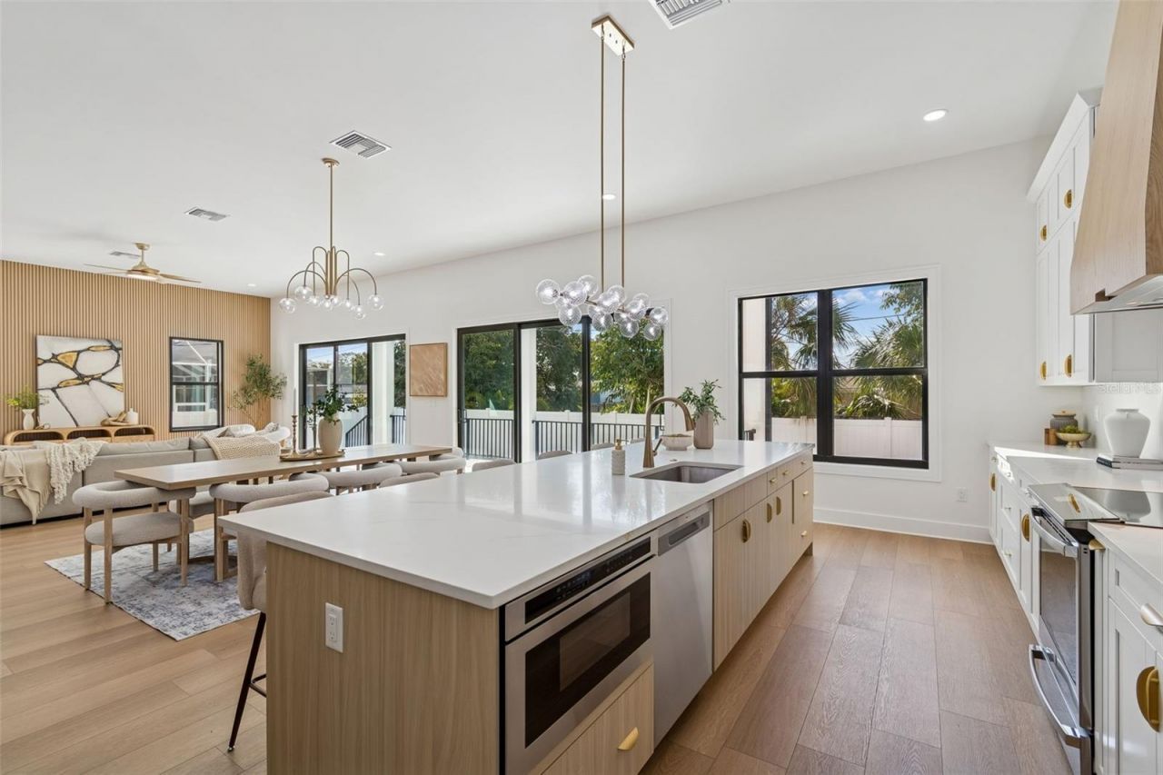 4714 W Leila Avenue, Tampa, FL 33616 Photo