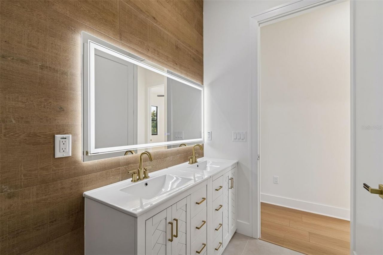 4714 W Leila Avenue, Tampa, FL 33616 Photo