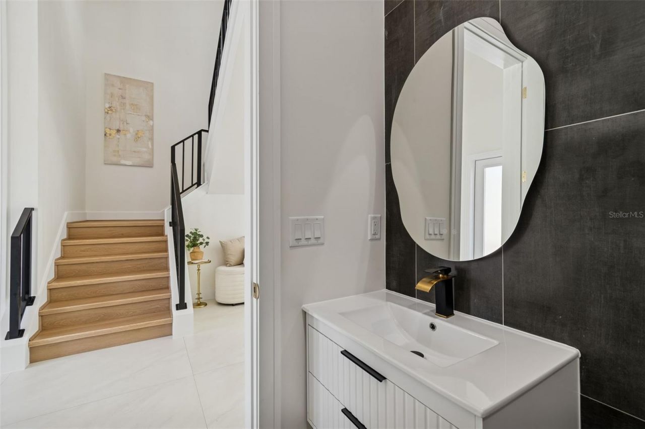 4714 W Leila Avenue, Tampa, FL 33616 Photo