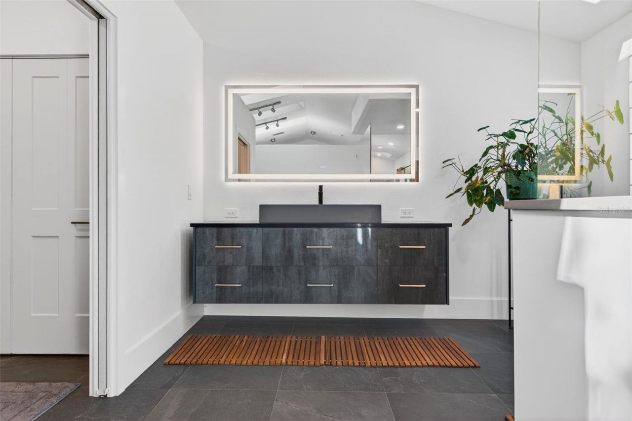 2392 Landings Circle, Bradenton, FL 34209 Photo