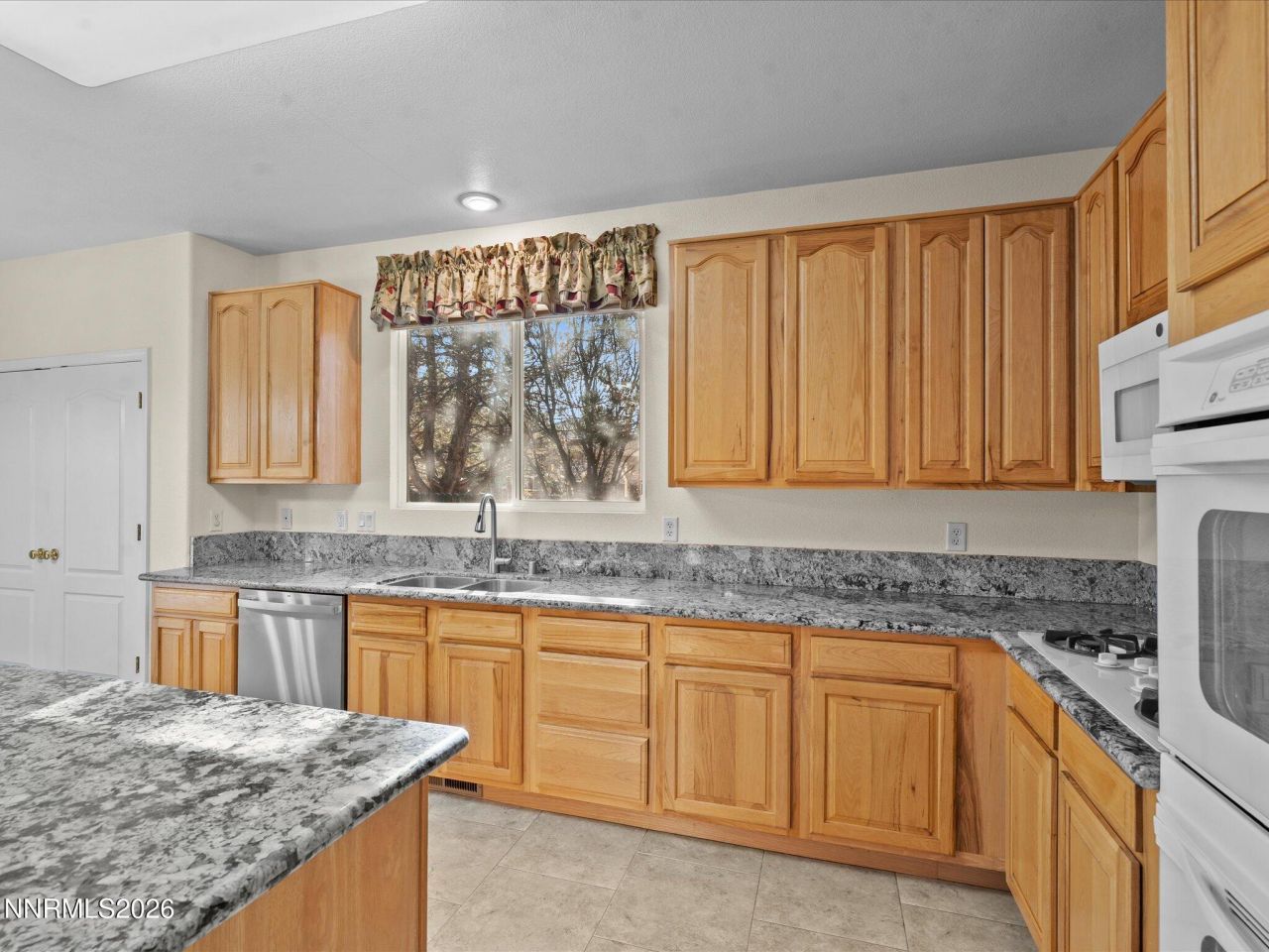 5860 E Hidden Valley Drive, Reno, NV 89502 Photo