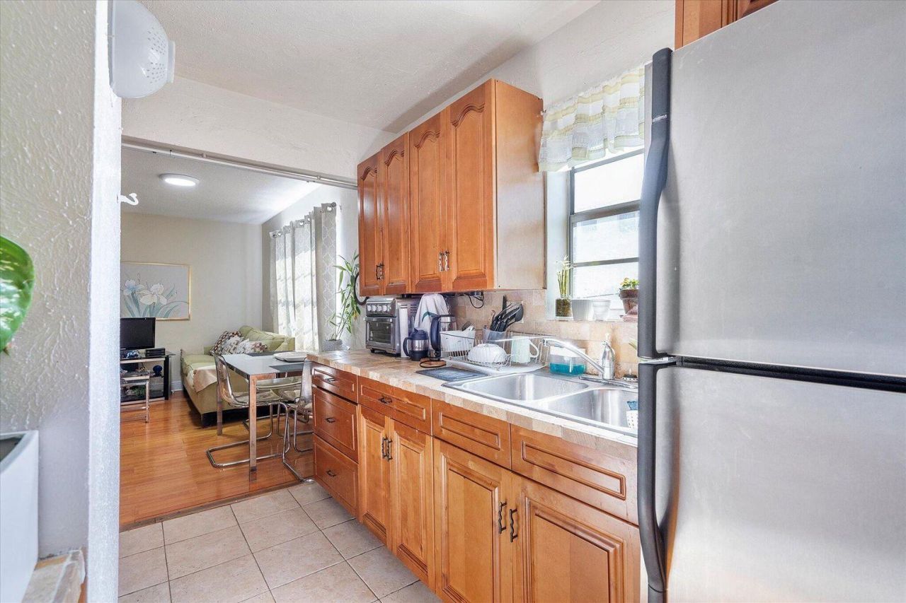 714 NE 10th Street, Unit 205, Hallandale Beach, FL 33009 Photo