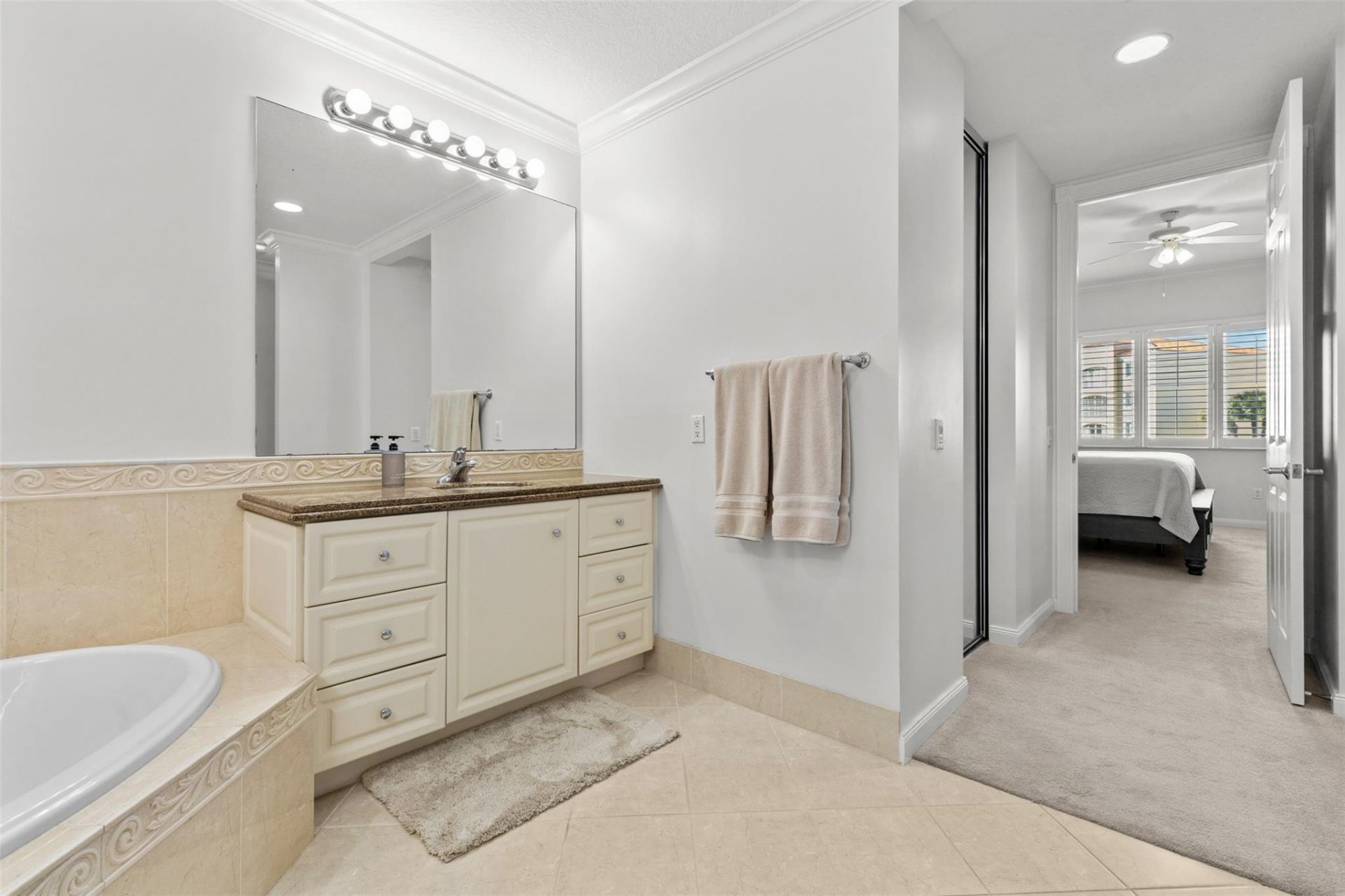 18 Harbour Isle Dr, Unit 203, Fort Pierce, FL 34949 Photo