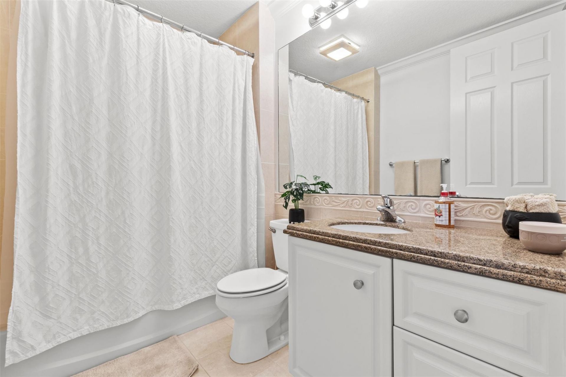 18 Harbour Isle Dr, Unit 203, Fort Pierce, FL 34949 Photo