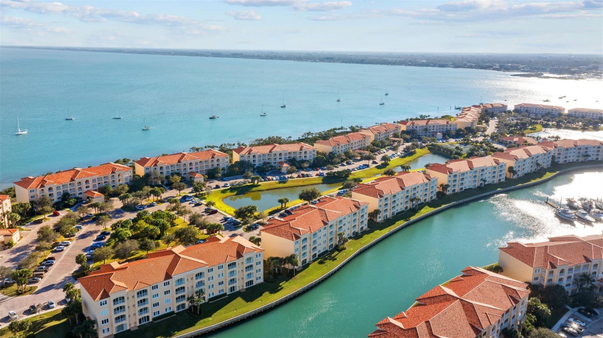 18 Harbour Isle Dr, Unit 203, Fort Pierce, FL 34949 Photo