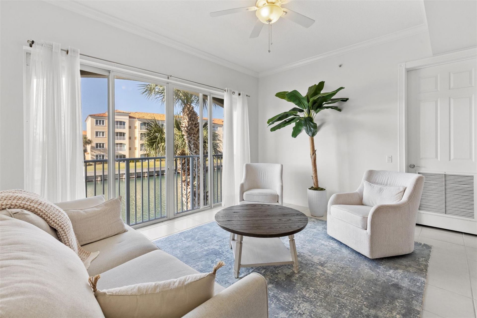 18 Harbour Isle Dr, Unit 203, Fort Pierce, FL 34949 Photo