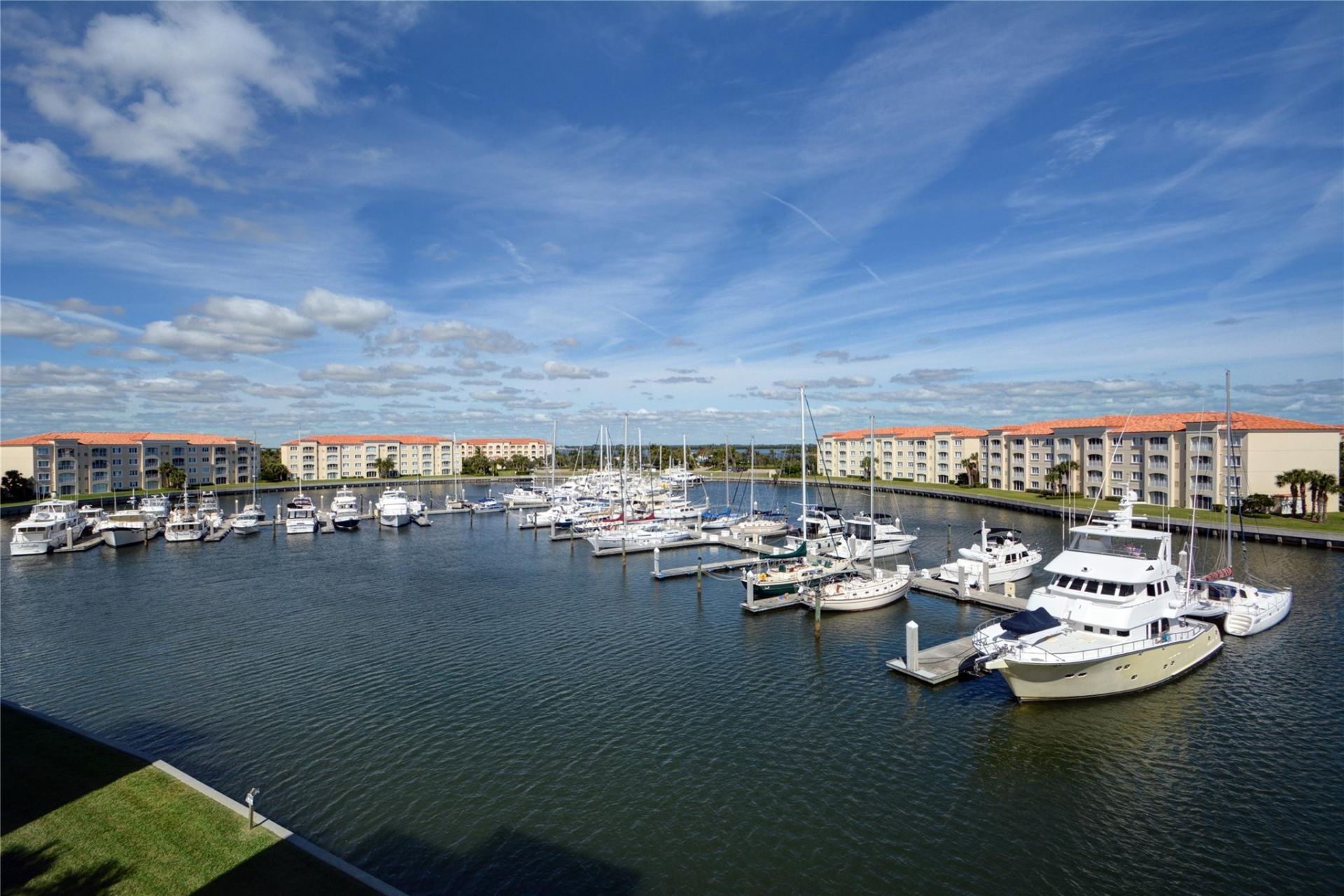 18 Harbour Isle Dr, Unit 203, Fort Pierce, FL 34949 Photo