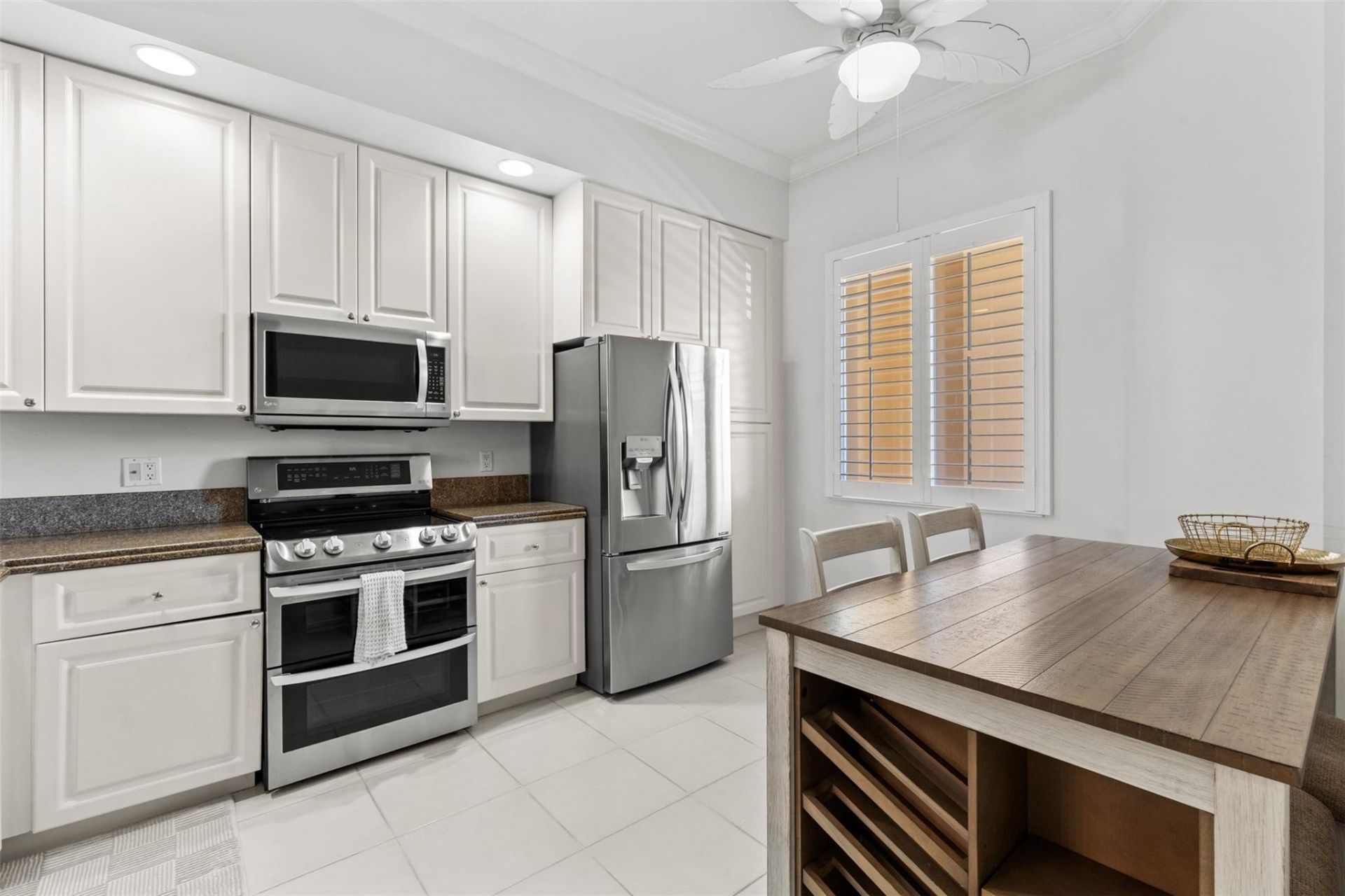 18 Harbour Isle Dr, Unit 203, Fort Pierce, FL 34949 Photo