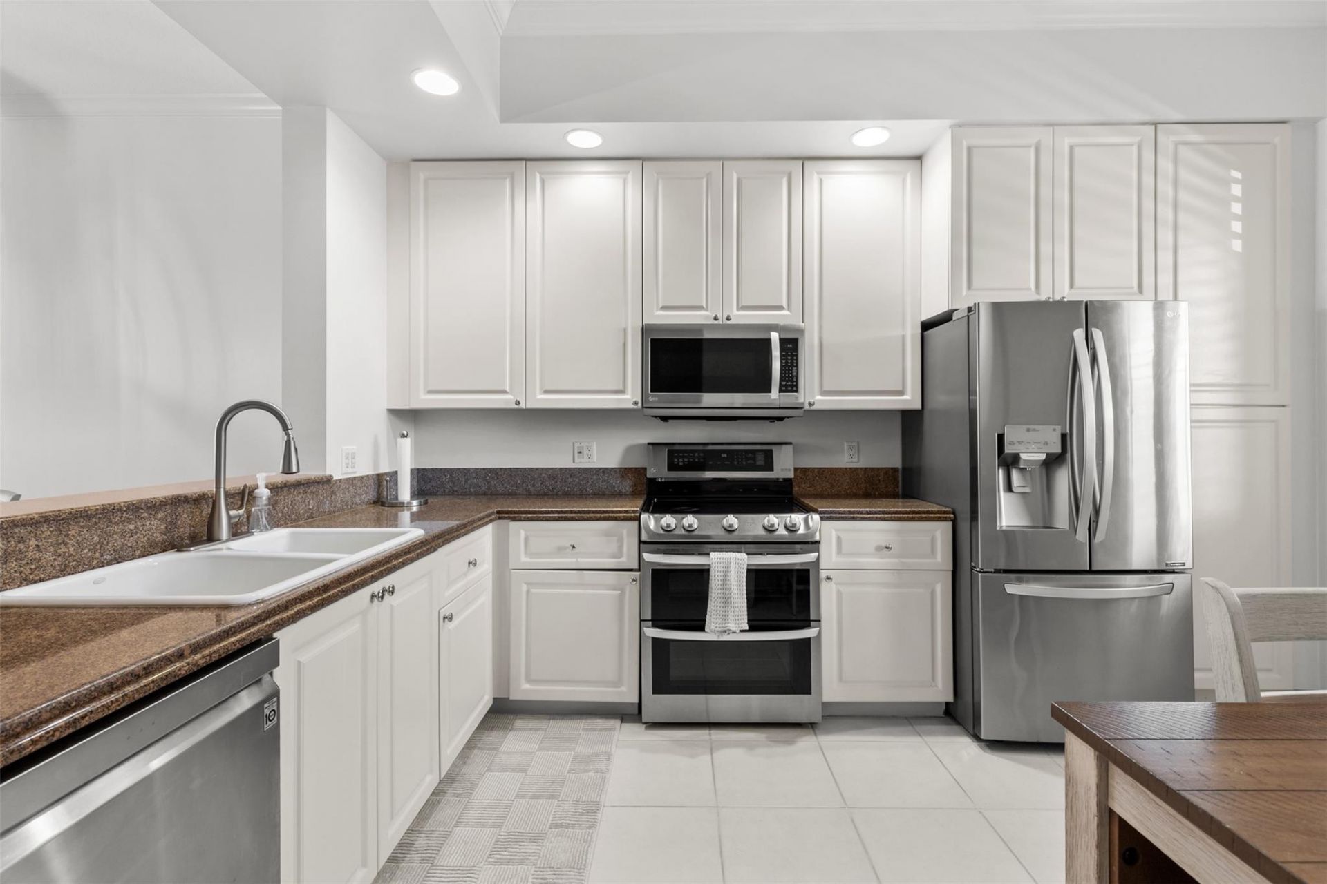 18 Harbour Isle Dr, Unit 203, Fort Pierce, FL 34949 Photo