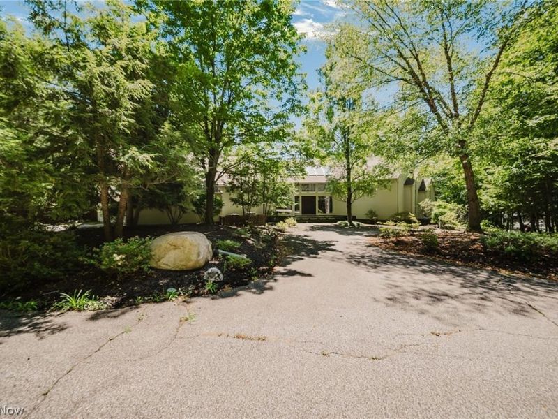 999 Chestnut Run, Gates Mills, OH 44040 Photo 2
